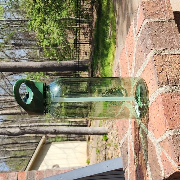 Harry Potter💚 Hogwarts Crest NWT Green 1 Liter Water Bottle - Picture 2 of 4